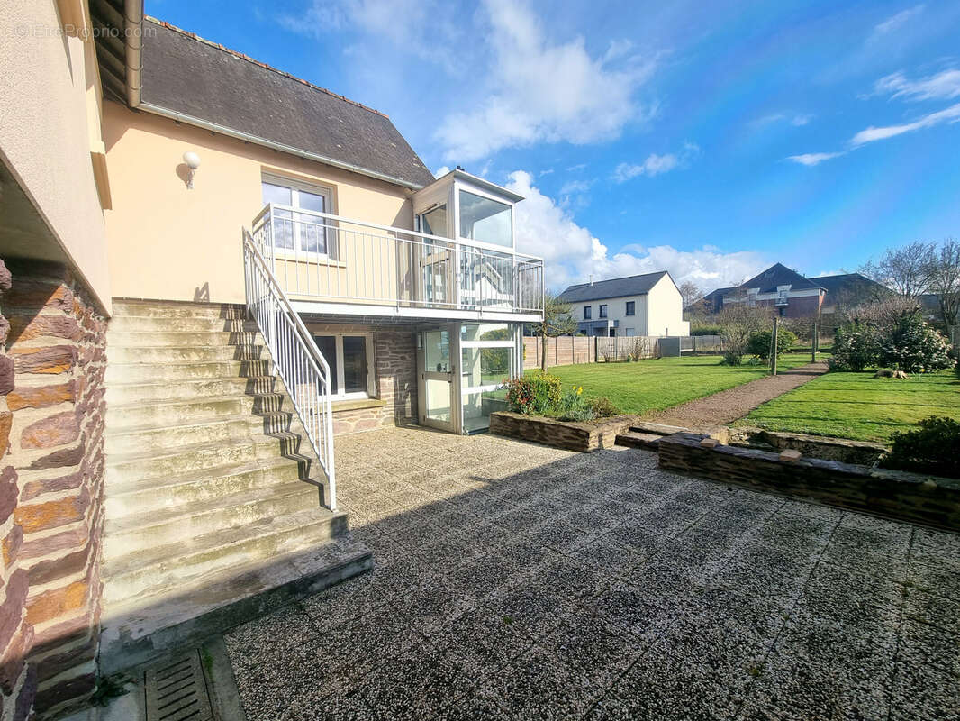 Maison à SAINT-ERBLON