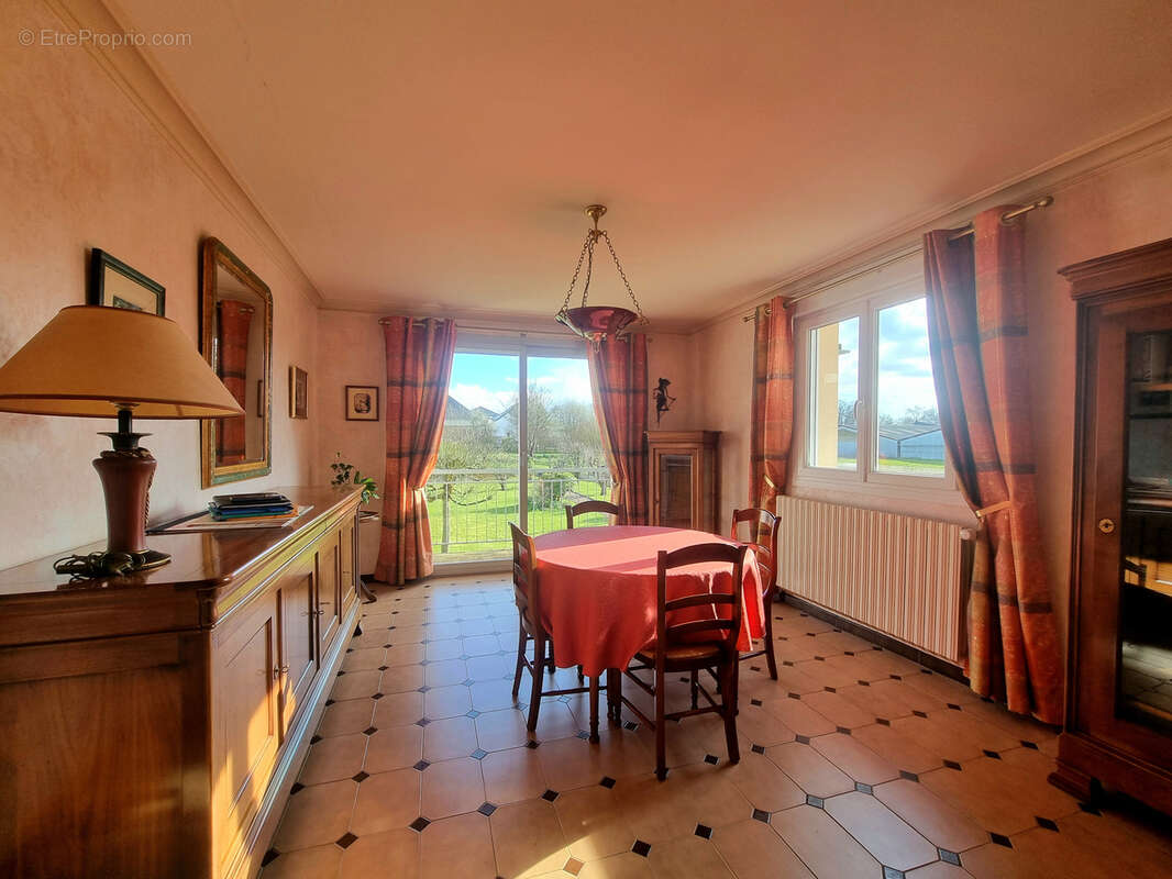 Maison à SAINT-ERBLON