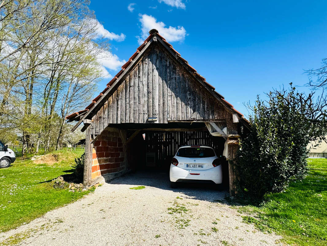 Maison à SENS-SUR-SEILLE