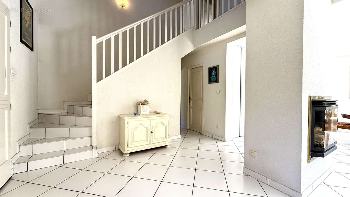 Maison à PREVESSIN-MOENS