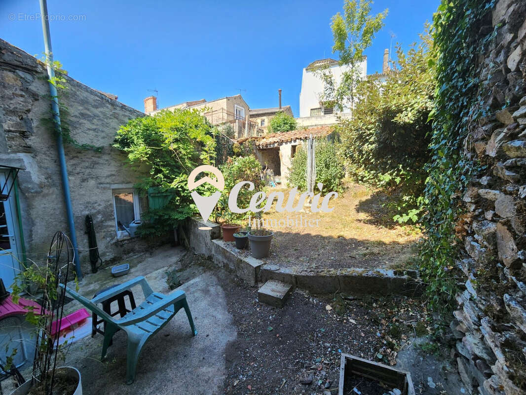 Maison à LE BUSSEAU