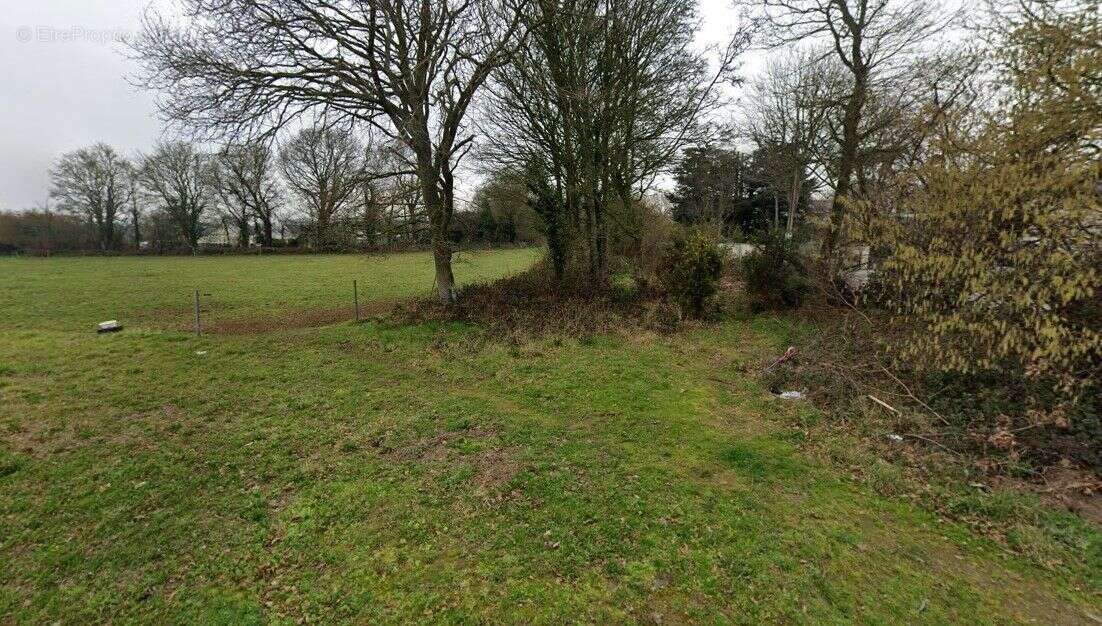 Terrain à LANVOLLON