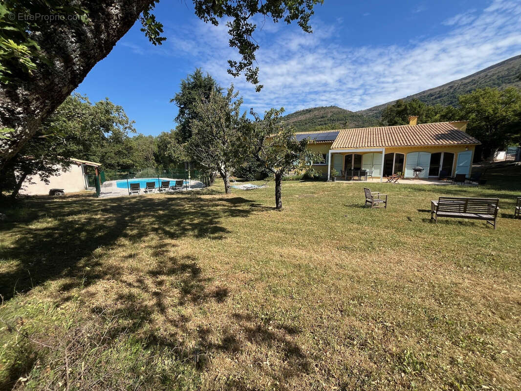 Maison à SAINT-VALLIER-DE-THIEY