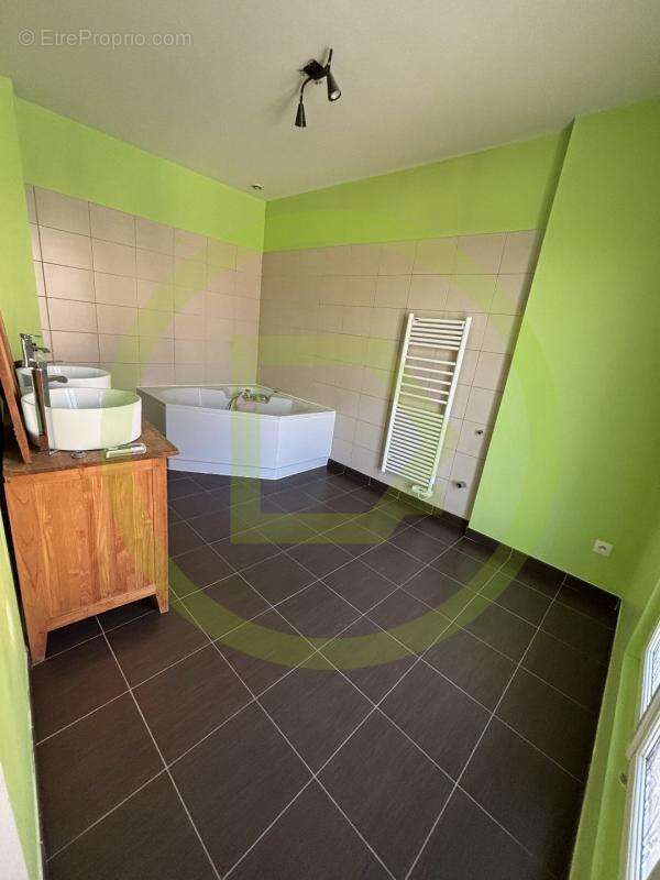 Maison à CHANTELOUP-LES-VIGNES