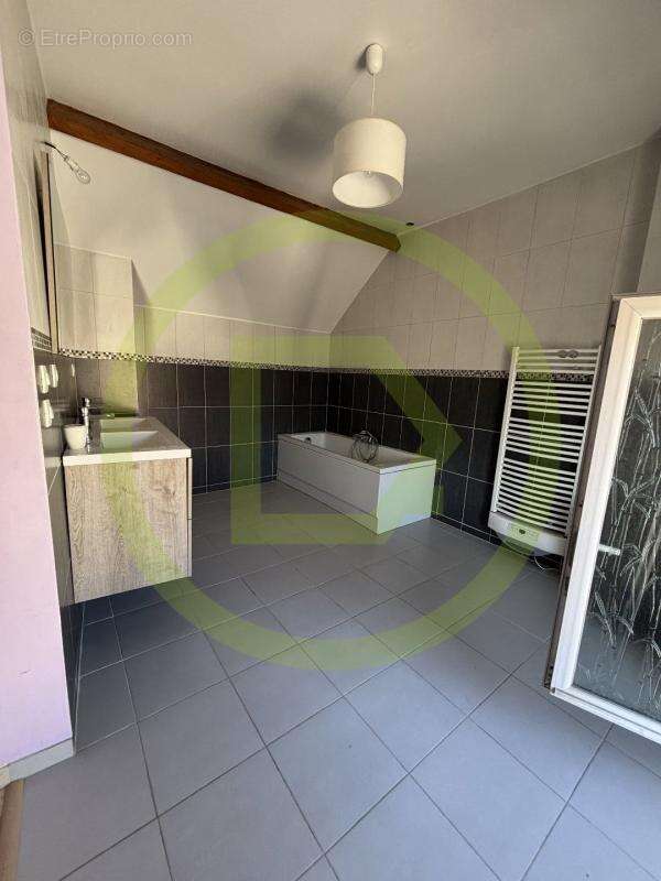 Maison à CHANTELOUP-LES-VIGNES