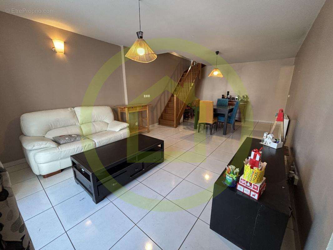 Maison à CHANTELOUP-LES-VIGNES