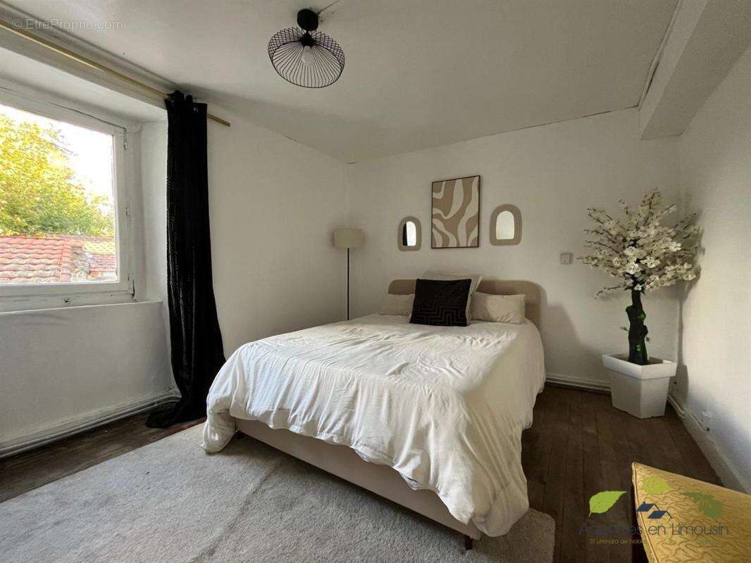 Maison à SAINT-LEONARD-DE-NOBLAT