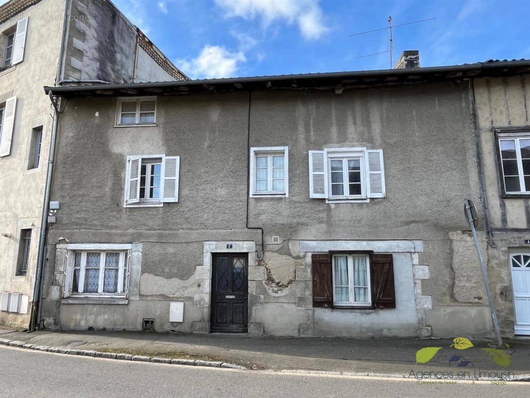 Maison à SAINT-LEONARD-DE-NOBLAT