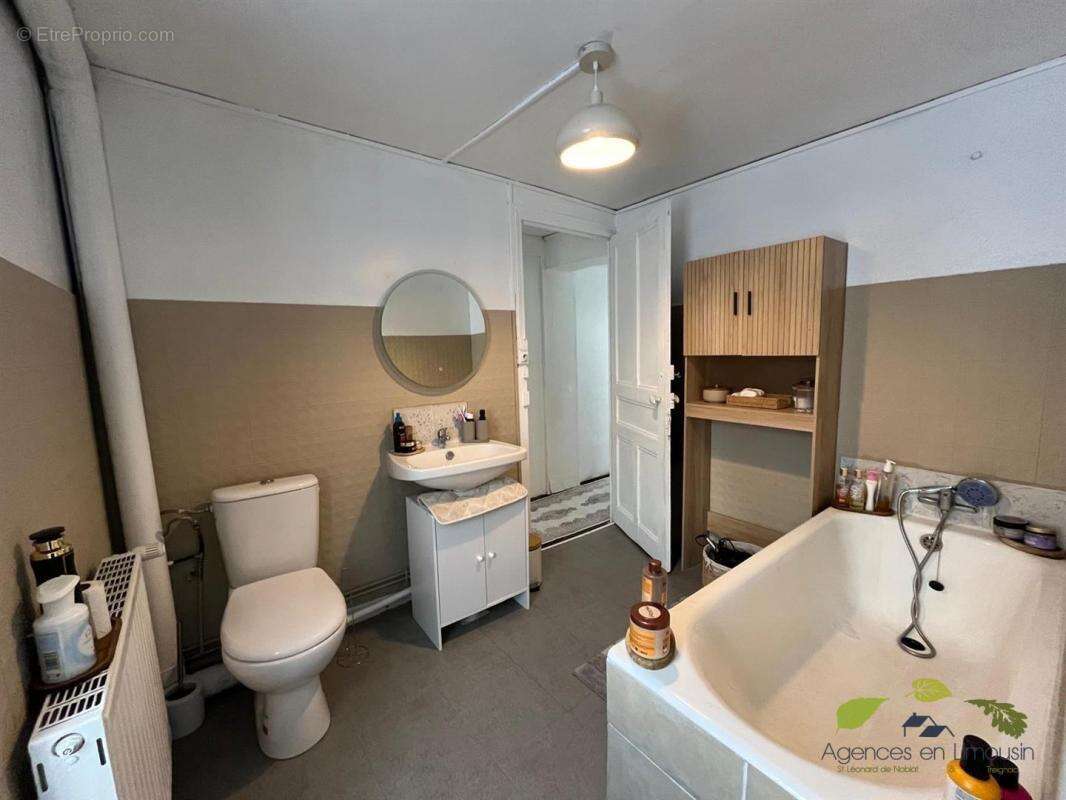 Maison à SAINT-LEONARD-DE-NOBLAT