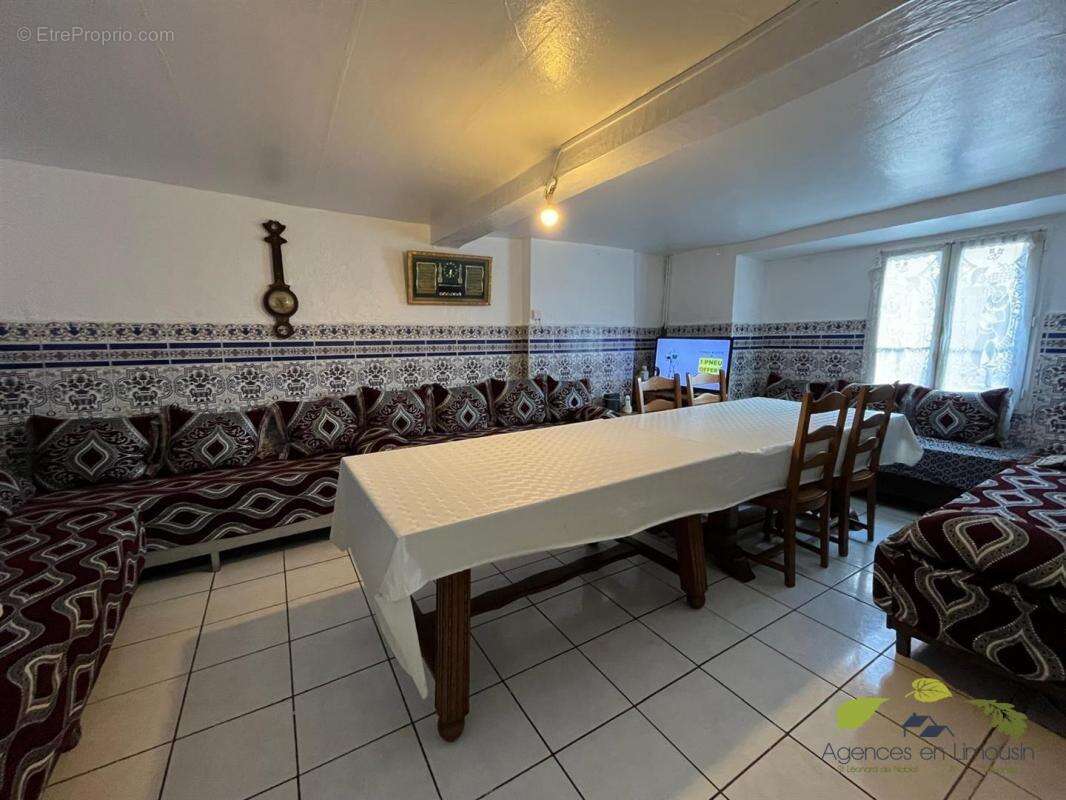 Maison à SAINT-LEONARD-DE-NOBLAT