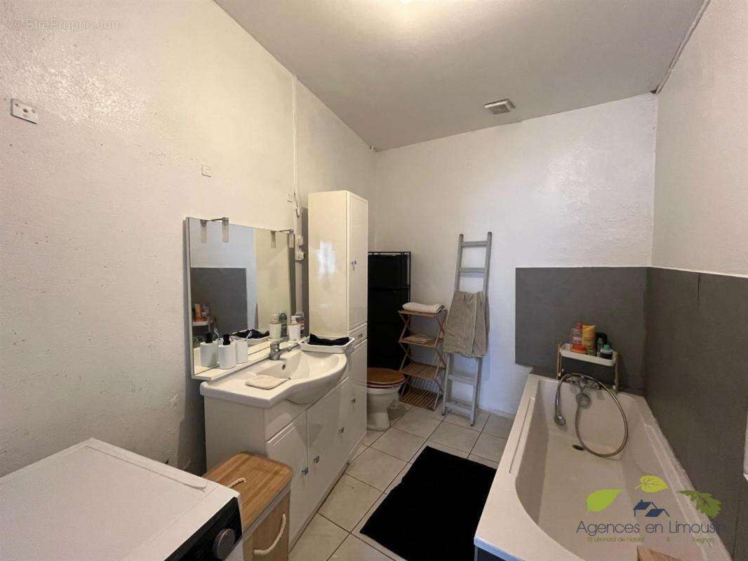 Maison à SAINT-LEONARD-DE-NOBLAT