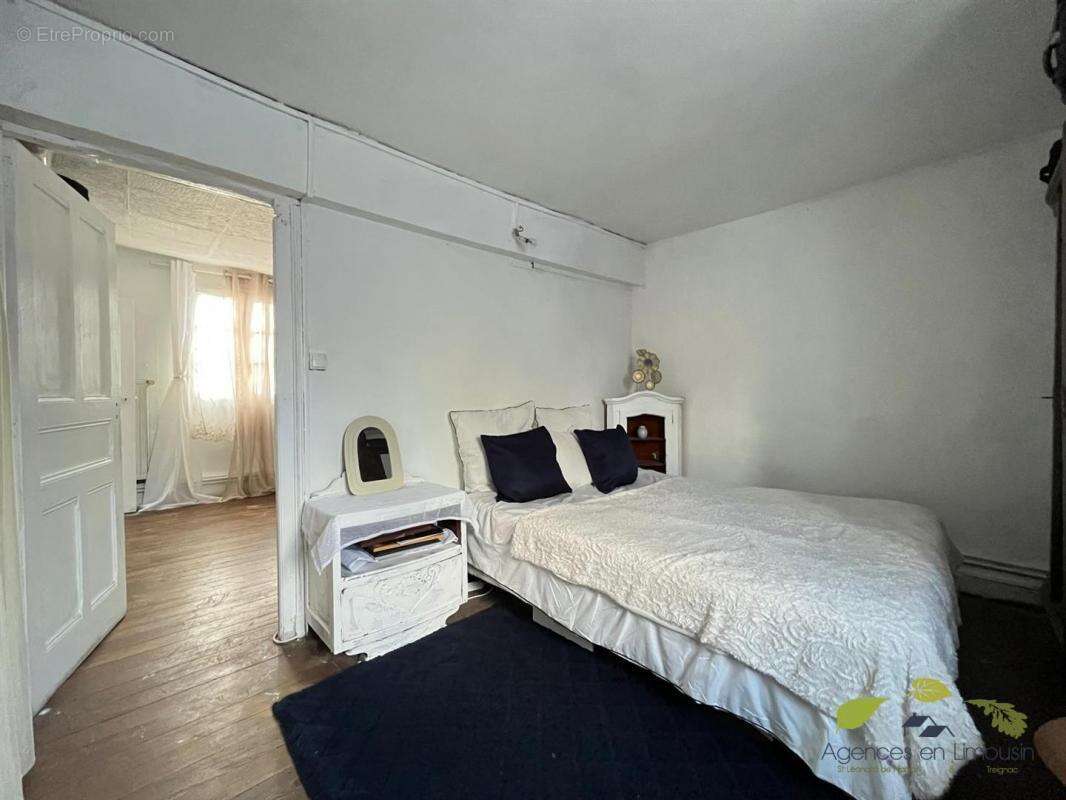 Maison à SAINT-LEONARD-DE-NOBLAT