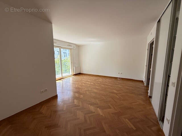 Appartement à ISSY-LES-MOULINEAUX