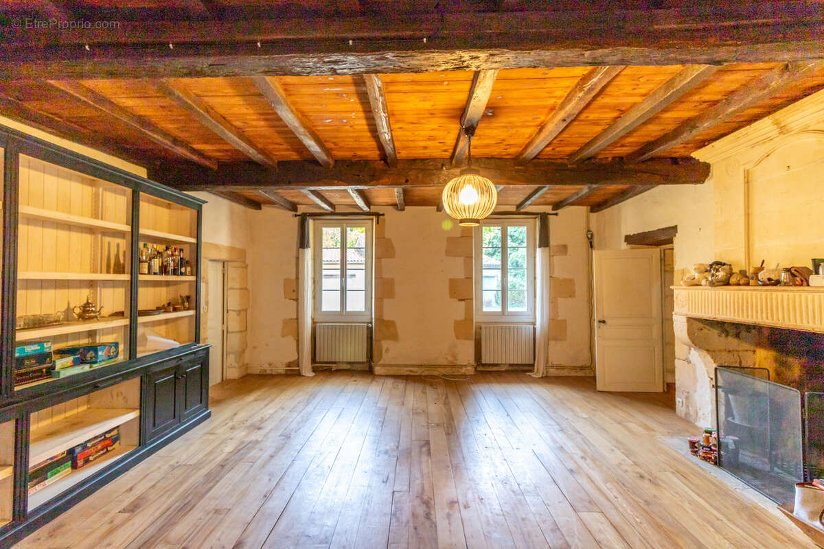 Maison à CORME-ROYAL