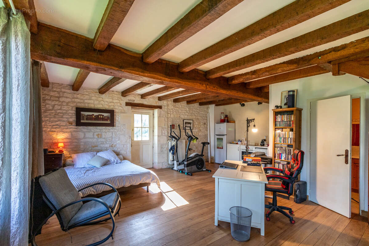 Maison à CORME-ROYAL