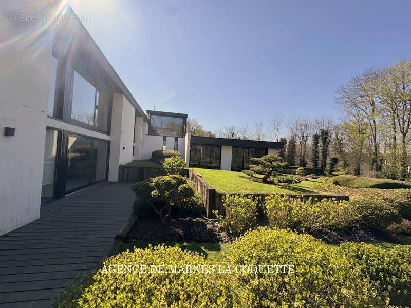 Maison à VILLE-D&#039;AVRAY