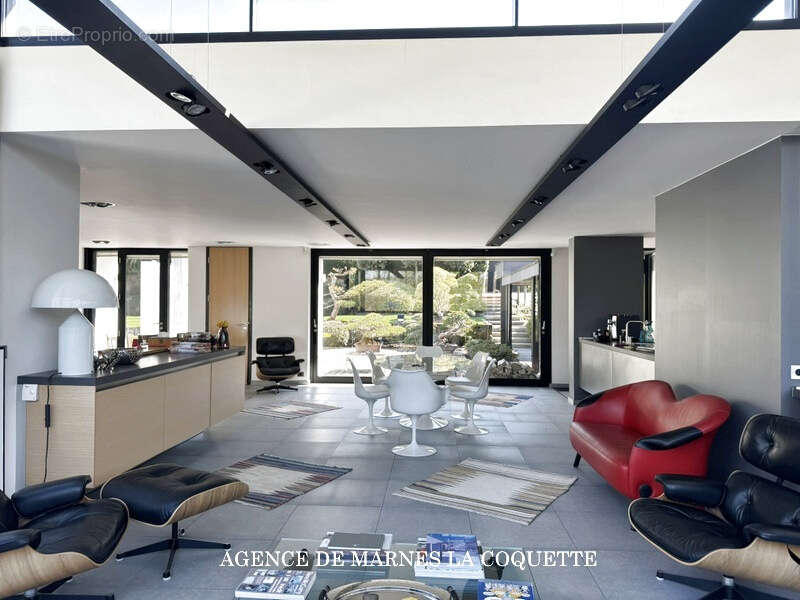 Maison à VILLE-D&#039;AVRAY