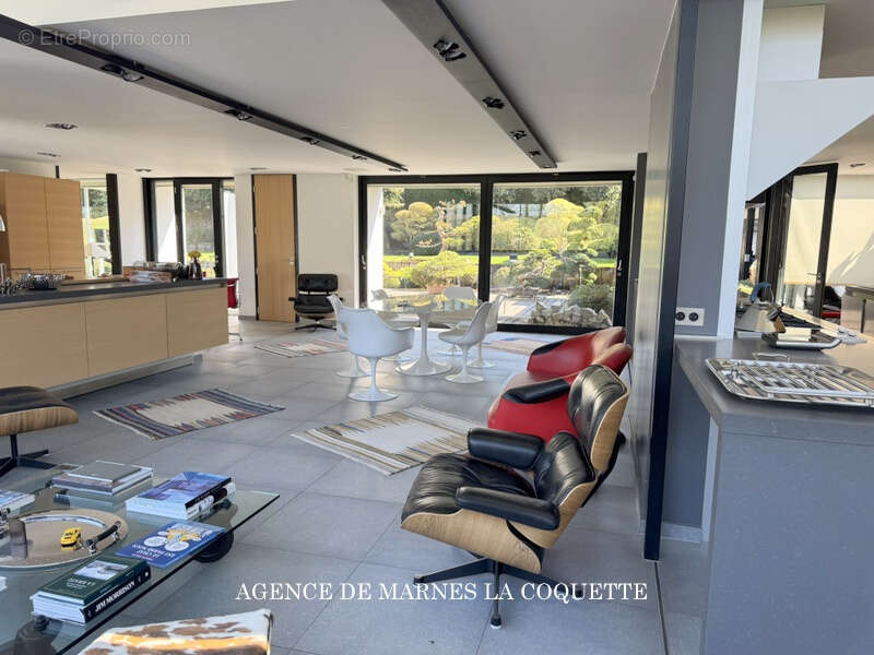 Maison à VILLE-D&#039;AVRAY