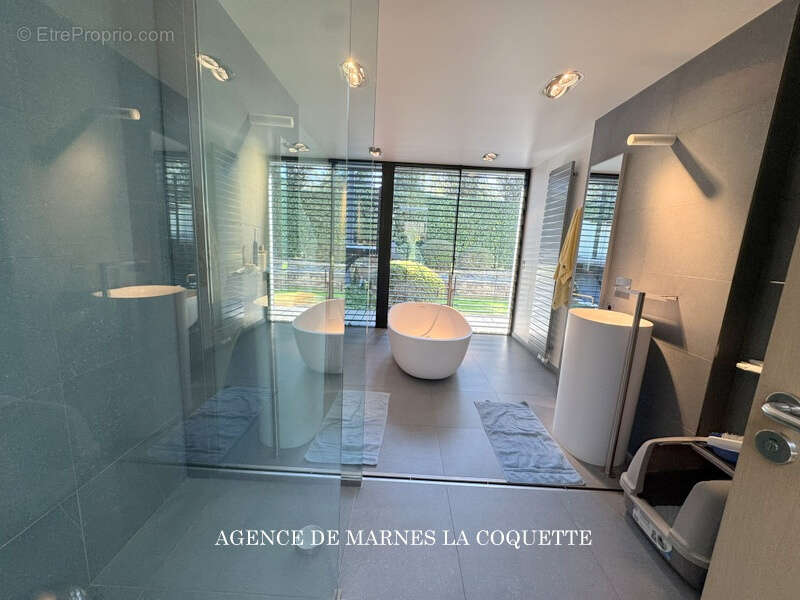 Maison à VILLE-D&#039;AVRAY