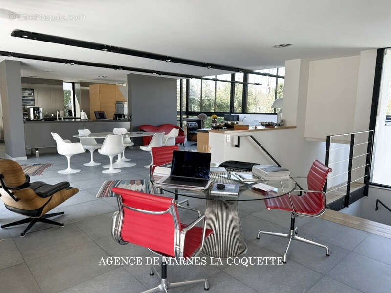 Maison à VILLE-D&#039;AVRAY