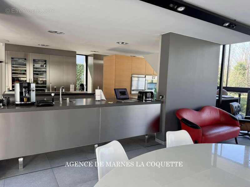 Maison à VILLE-D&#039;AVRAY