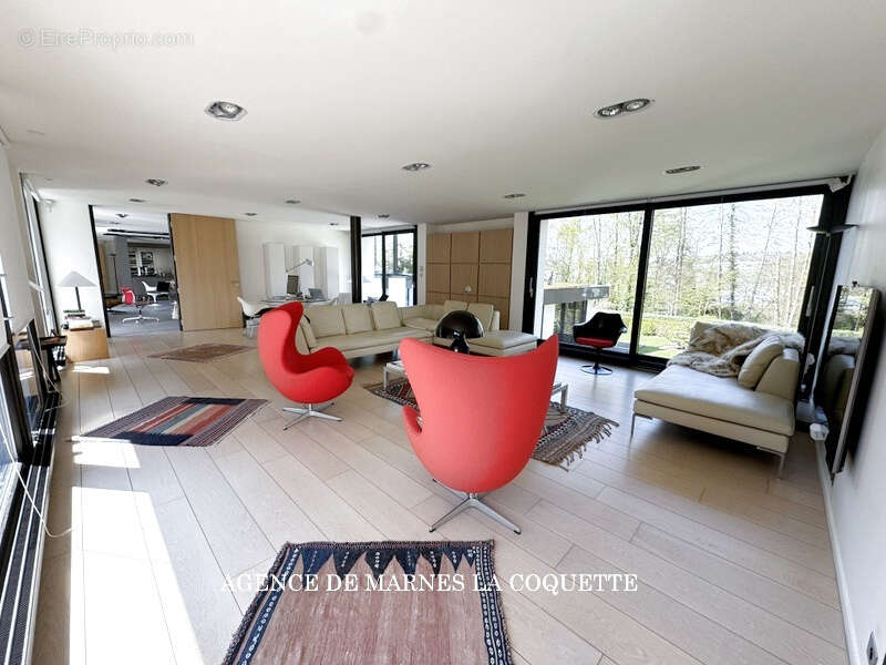 Maison à VILLE-D&#039;AVRAY