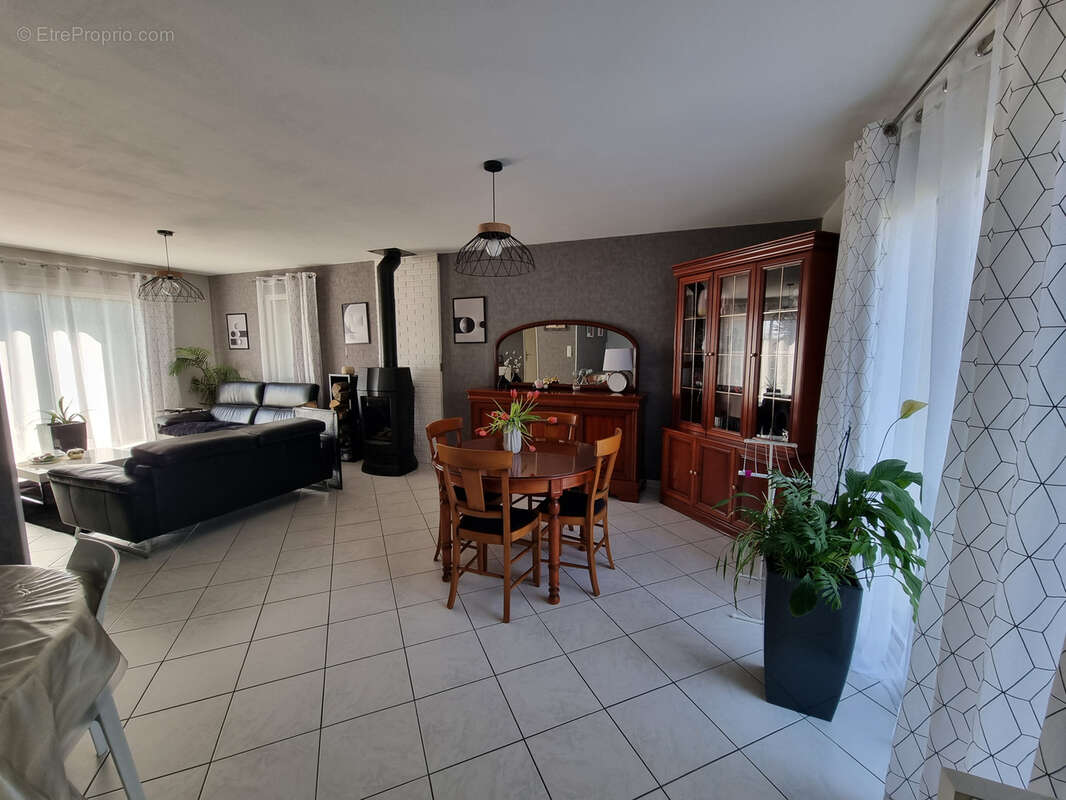 Maison à SAINT-ERBLON