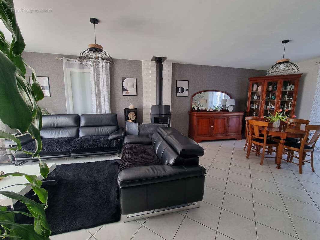 Maison à SAINT-ERBLON