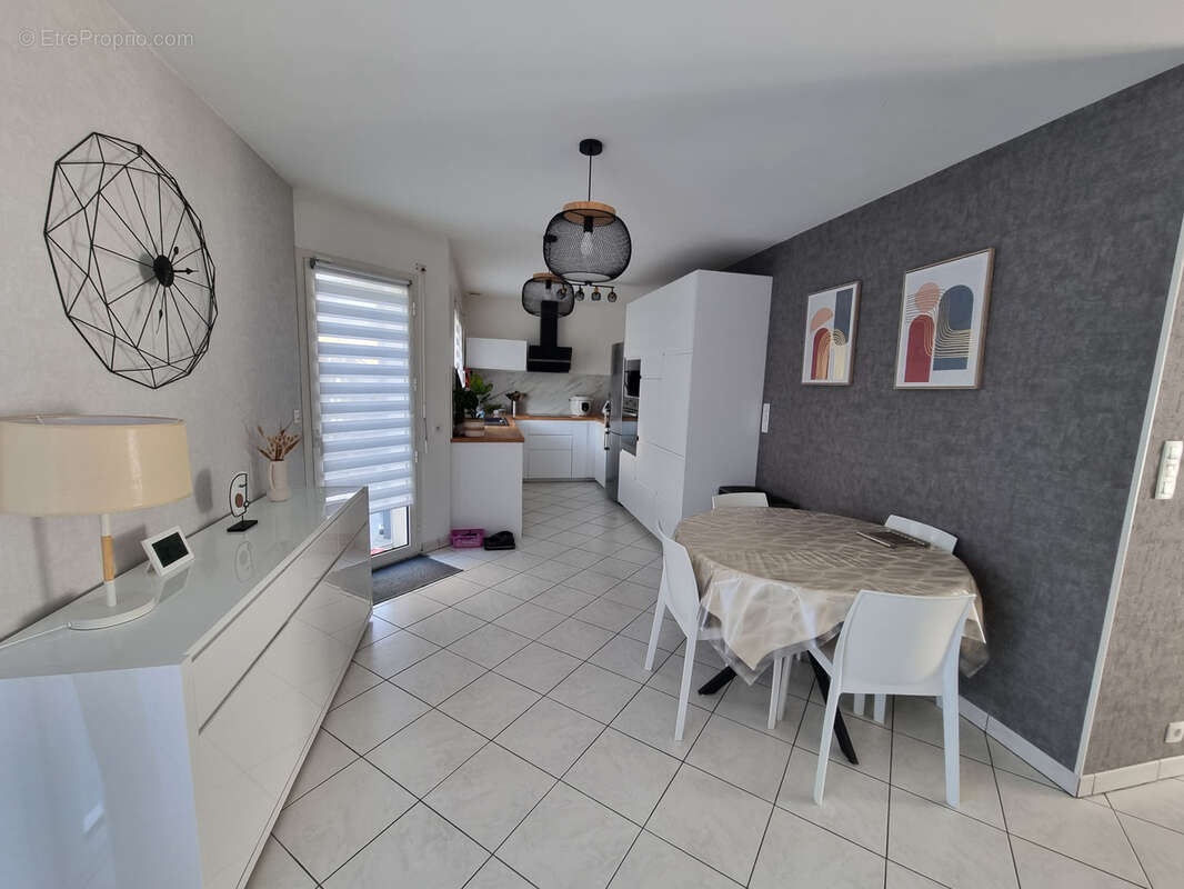 Maison à SAINT-ERBLON