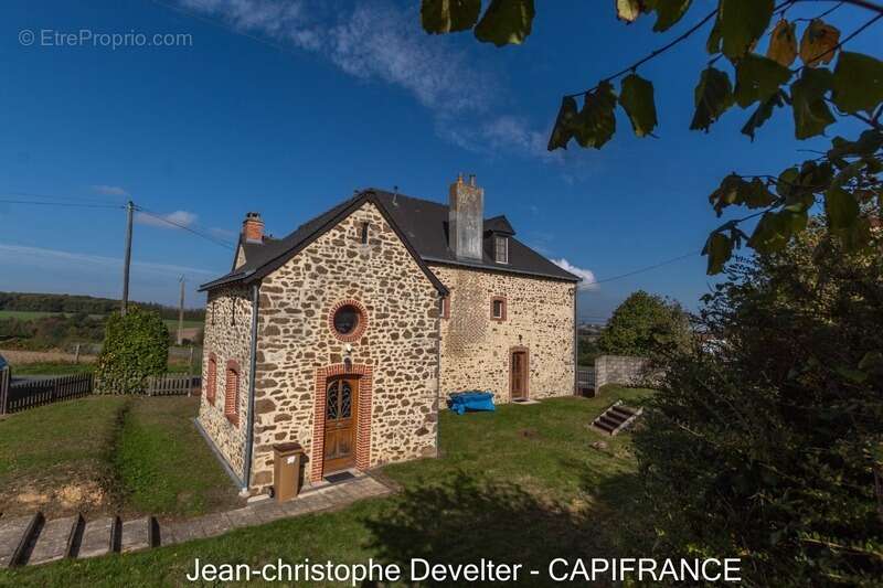 Maison à SAINT-GEORGES-BUTTAVENT