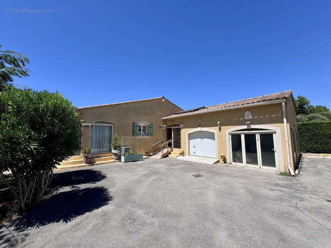 Maison à L&#039;ISLE-SUR-LA-SORGUE