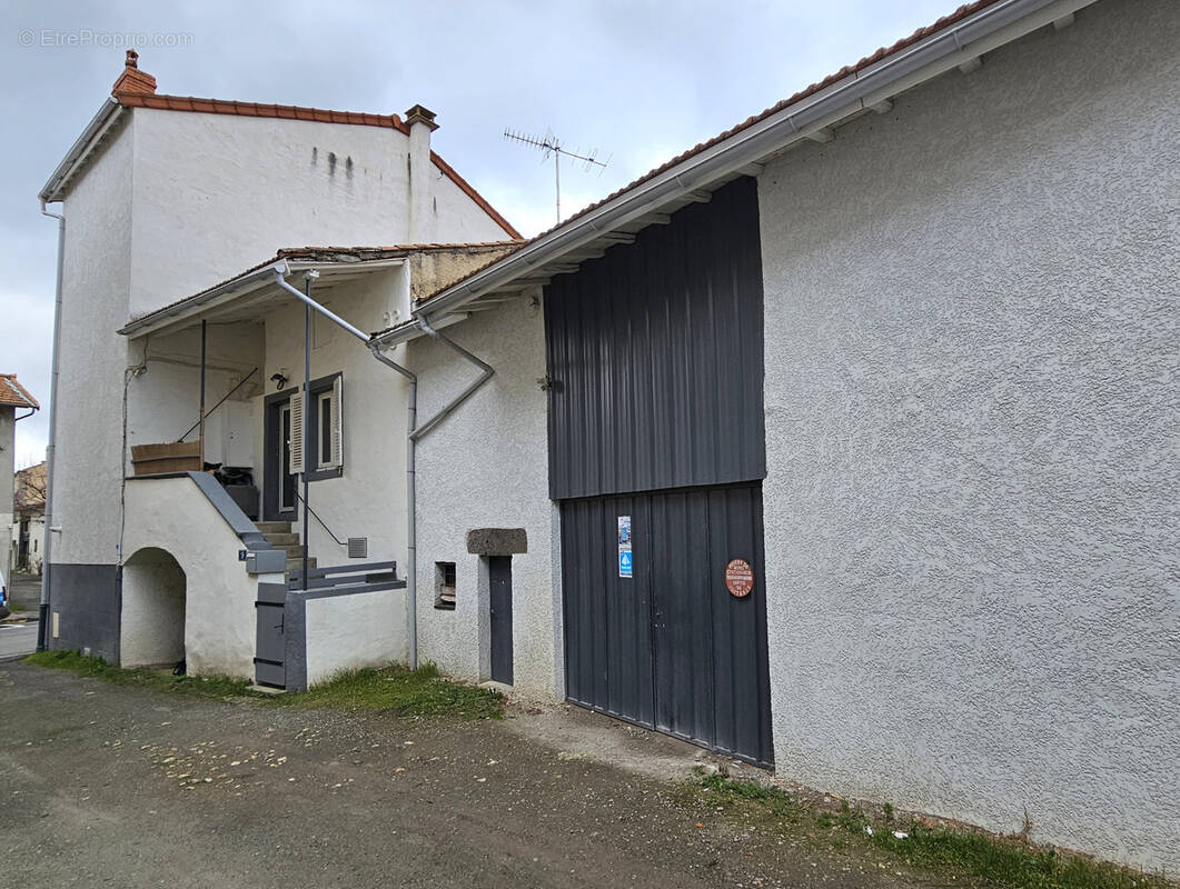 Maison à SAINT-BONNET-PRES-RIOM