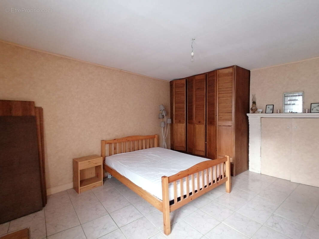 Maison à SEMUR-EN-VALLON