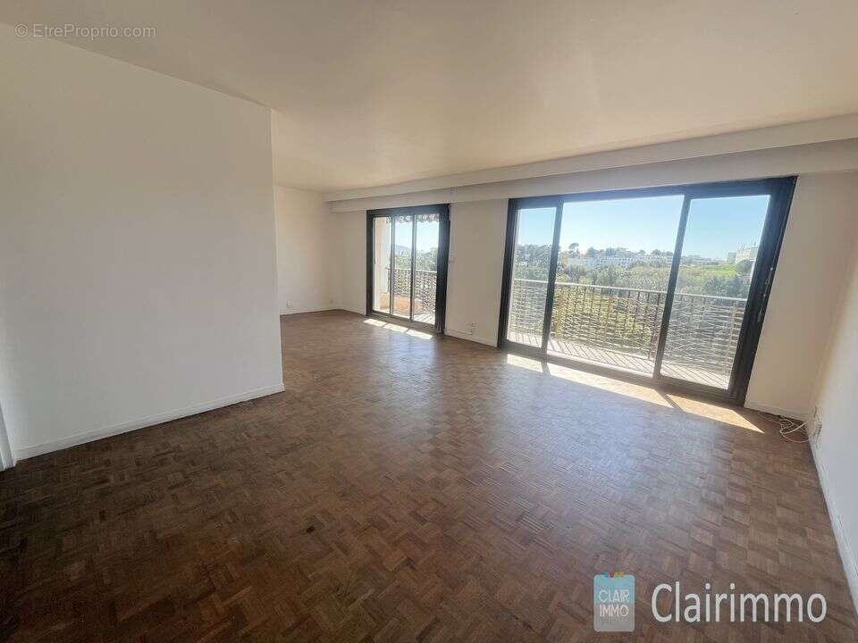 Appartement T5 à vendre - Piscine - Tennis -  Balcon - Cave - - Appartement à MARSEILLE-13E