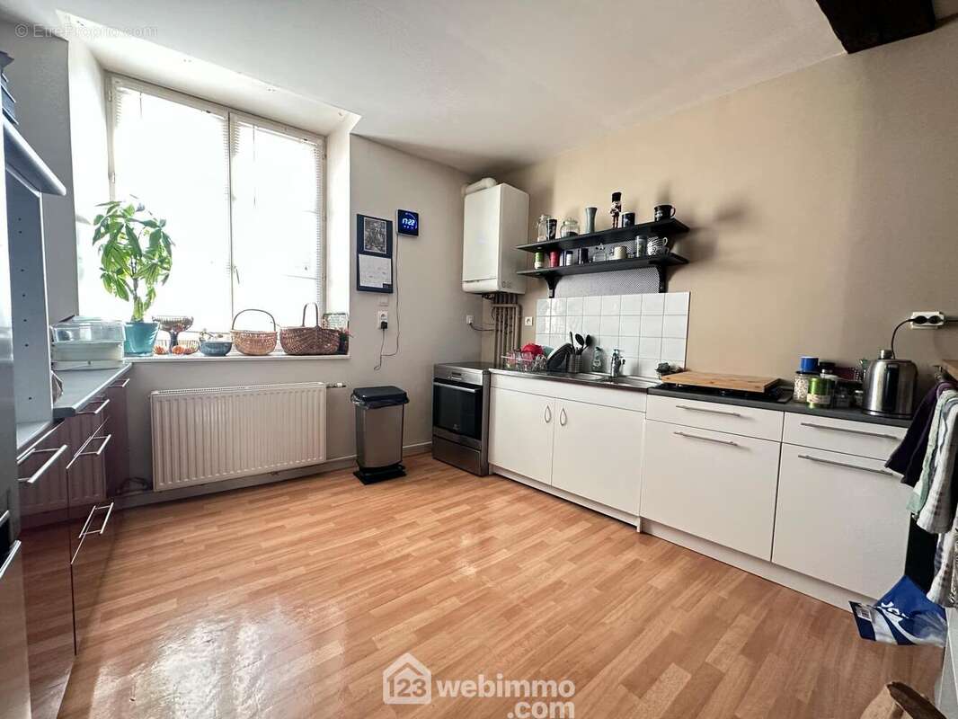 Une cuisine aménagée - Appartement à LAON