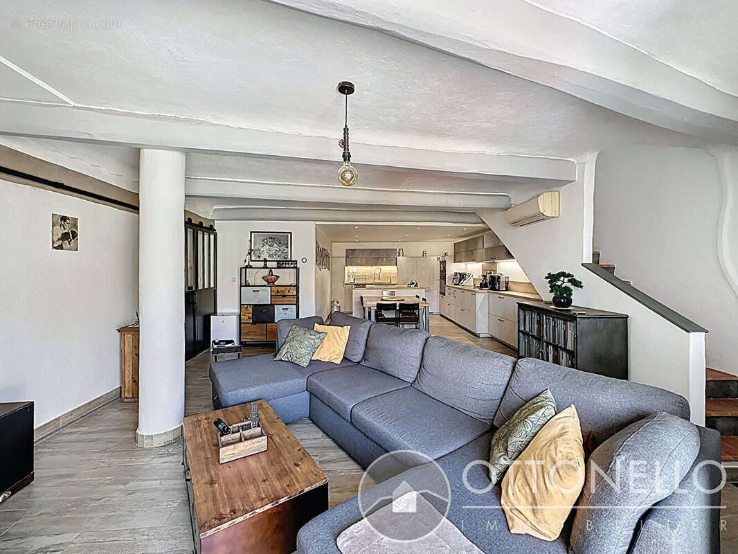 Maison à ROQUEBRUNE-SUR-ARGENS