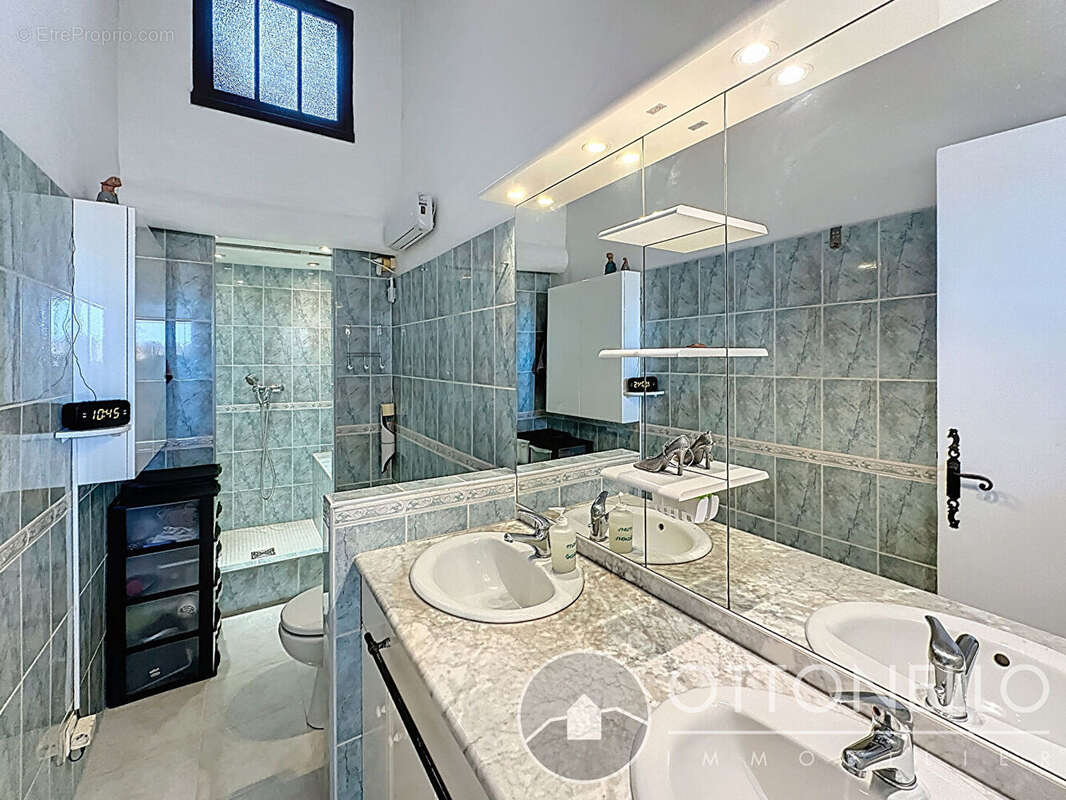 Maison à ROQUEBRUNE-SUR-ARGENS