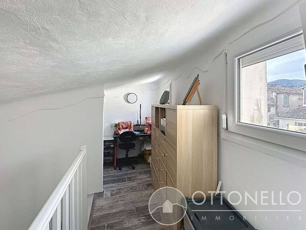 Maison à ROQUEBRUNE-SUR-ARGENS