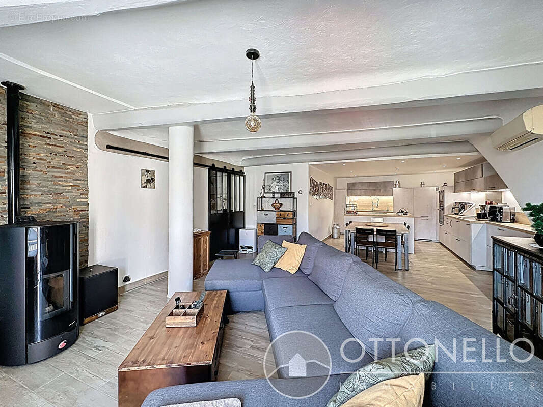 Maison à ROQUEBRUNE-SUR-ARGENS