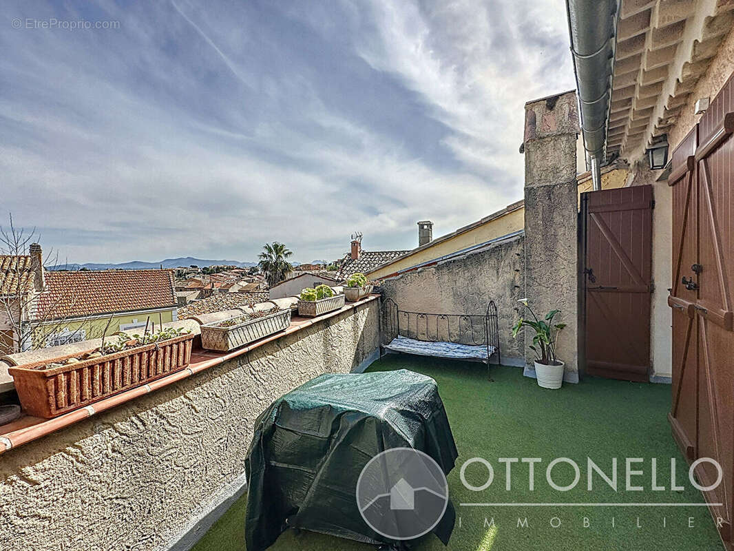 Maison à ROQUEBRUNE-SUR-ARGENS