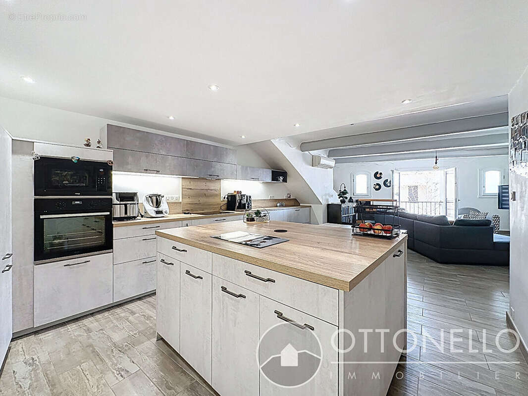 Maison à ROQUEBRUNE-SUR-ARGENS