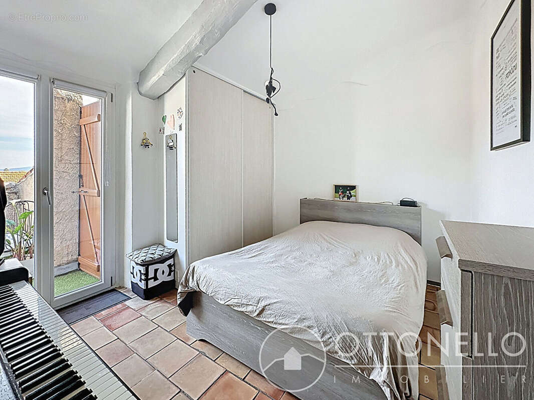 Maison à ROQUEBRUNE-SUR-ARGENS