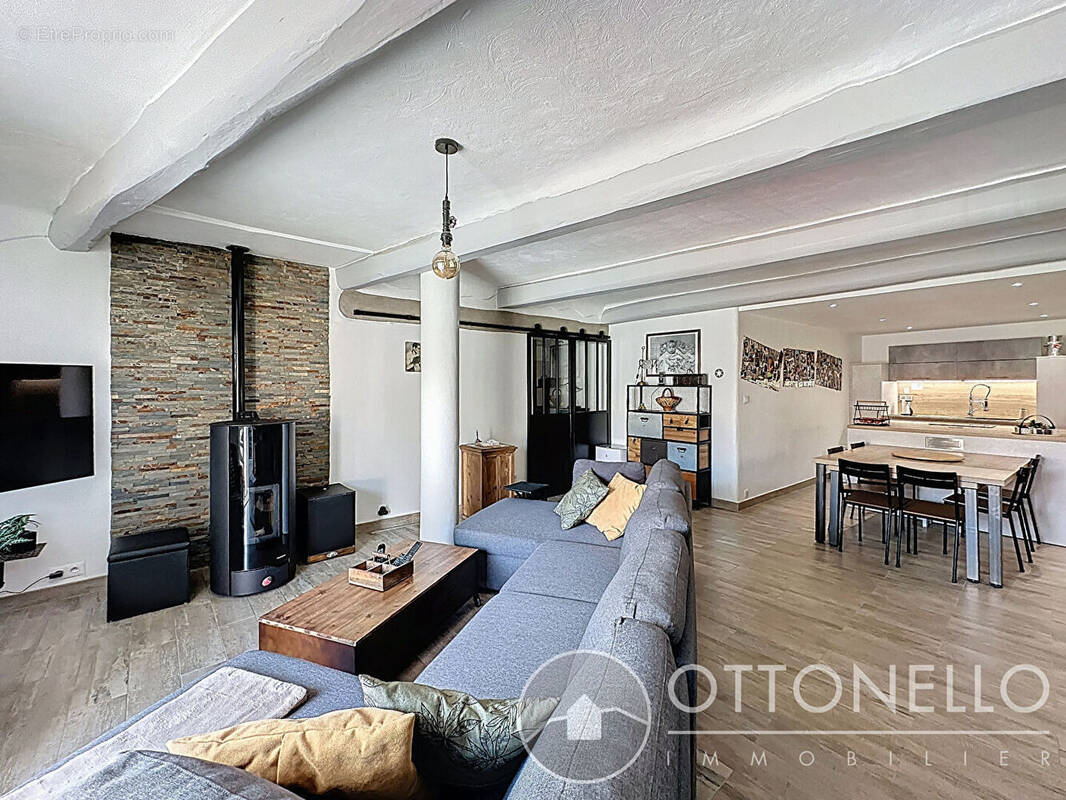 Maison à ROQUEBRUNE-SUR-ARGENS