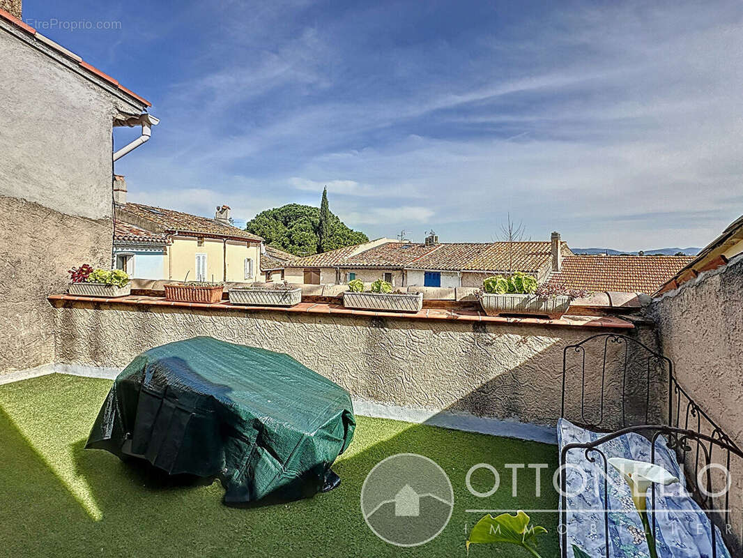 Maison à ROQUEBRUNE-SUR-ARGENS