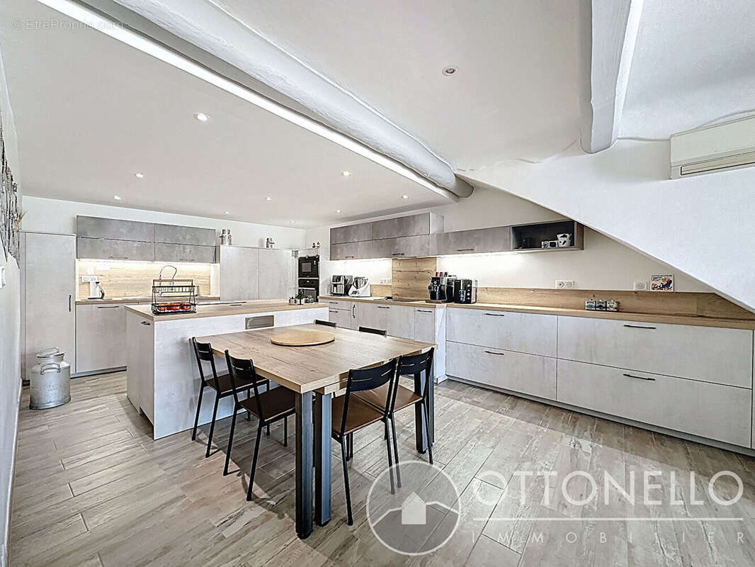 Maison à ROQUEBRUNE-SUR-ARGENS