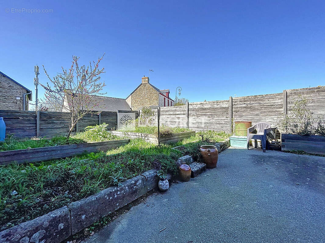 Maison à SAINTE-ANNE-SUR-VILAINE