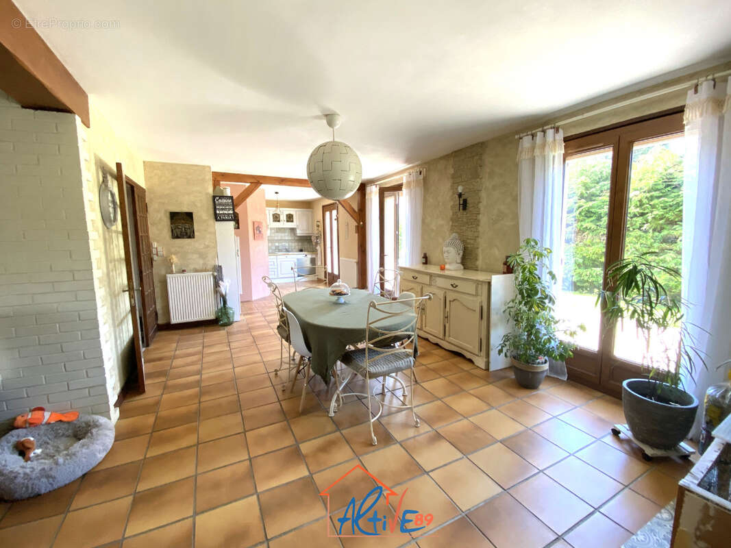 Maison à FLEURY-LA-VALLEE