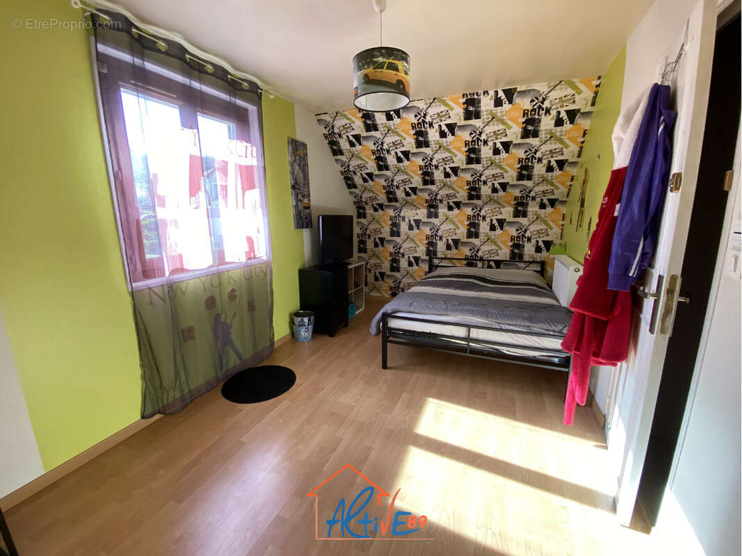 Maison à FLEURY-LA-VALLEE