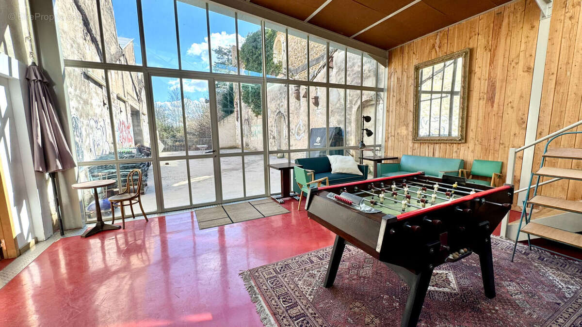 Maison à ENTRAIGUES-SUR-LA-SORGUE