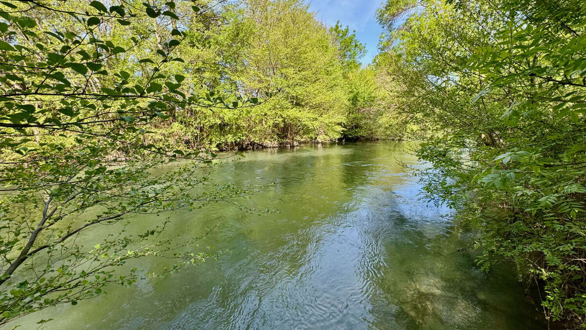 Maison à ENTRAIGUES-SUR-LA-SORGUE